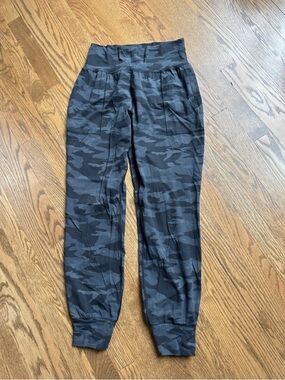 Athleta Gray Camo Jogger Pants
